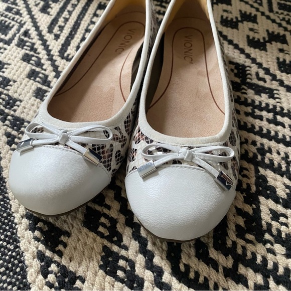 Vionic Minna Leopard Ballet Flats - Picture 7 of 7